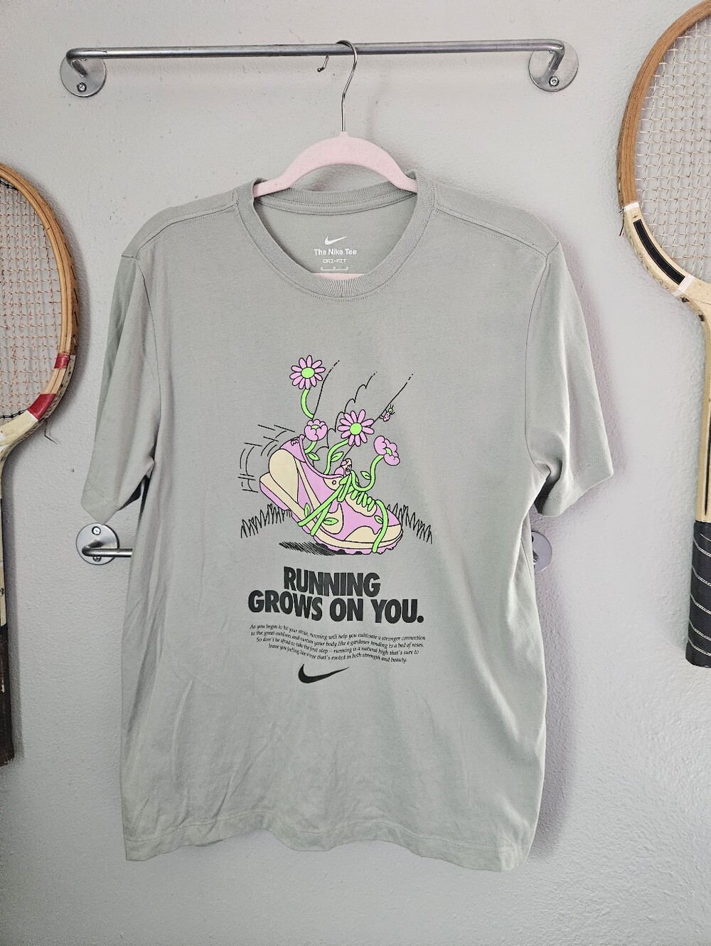 Nike Sage Green Graphic Running Grows On You Floral Shoe tee Medium